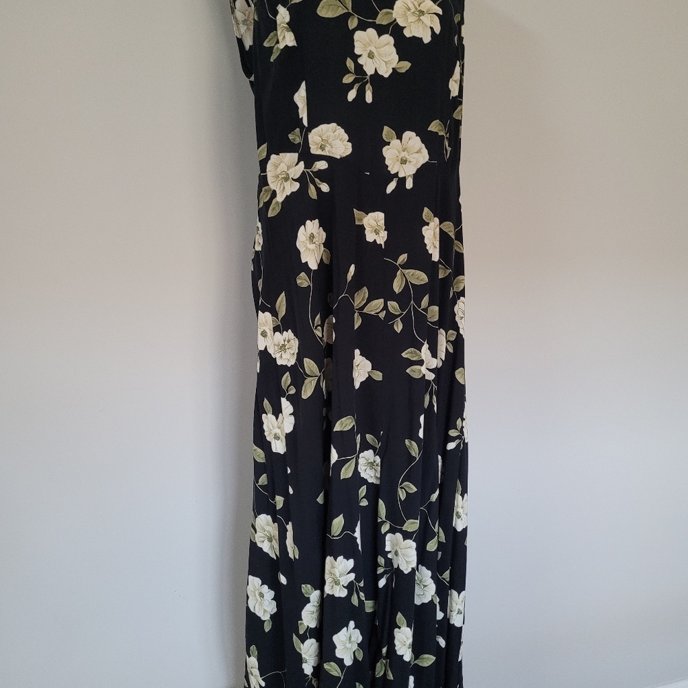Flowered Maxi Dress - Picture 12 of 12